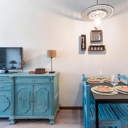 Woodwork Apartment *